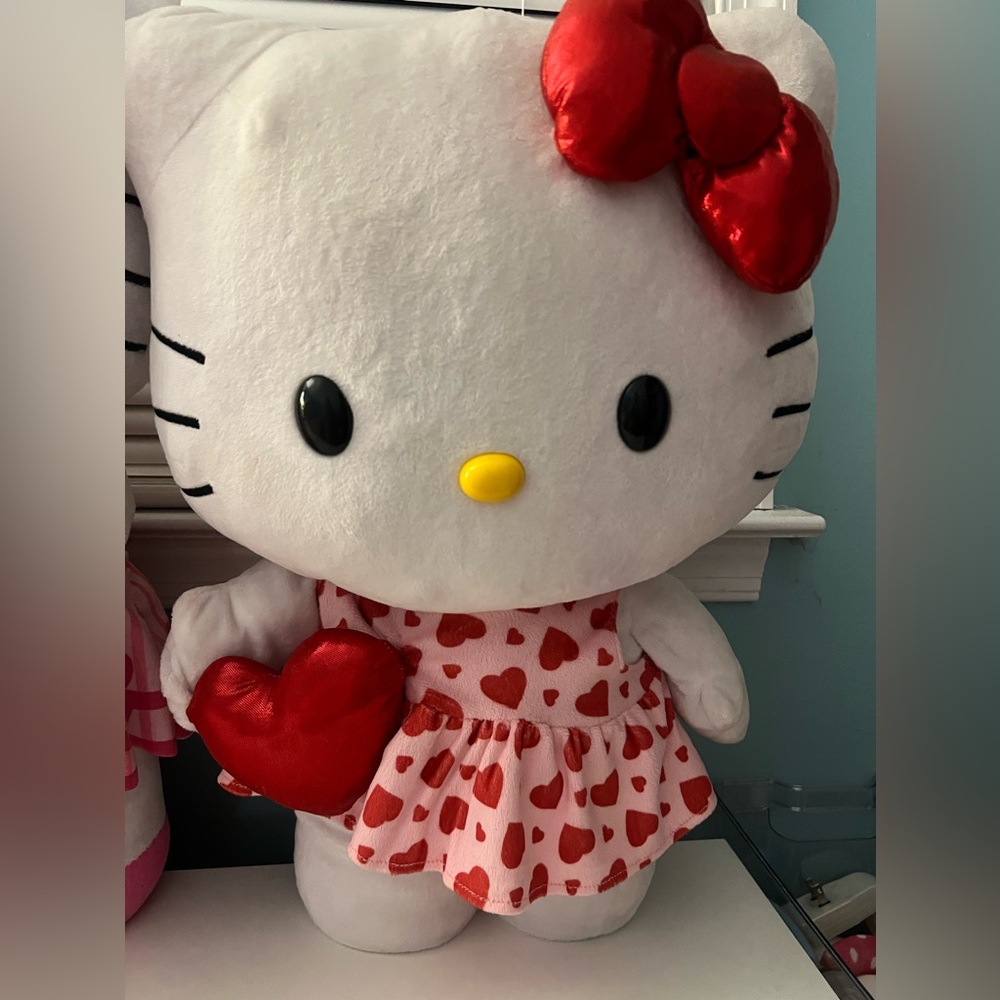 Hello kitty Valentine’s Day greeter 2015